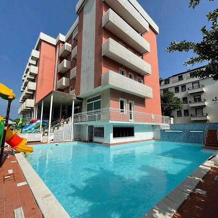 Hotel Delfino Milano Marittima Exteriör bild