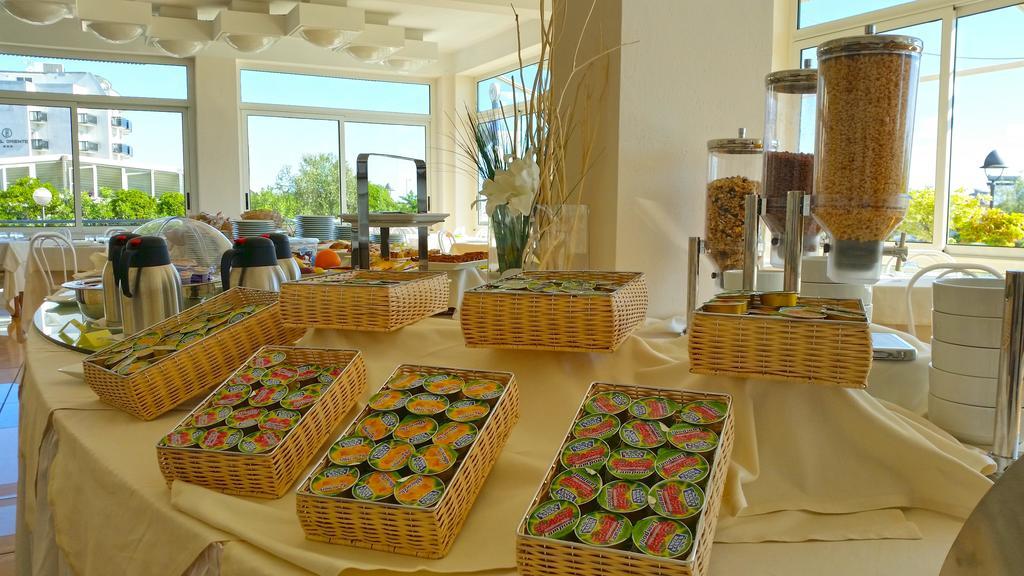 Hotel Delfino Milano Marittima Exteriör bild