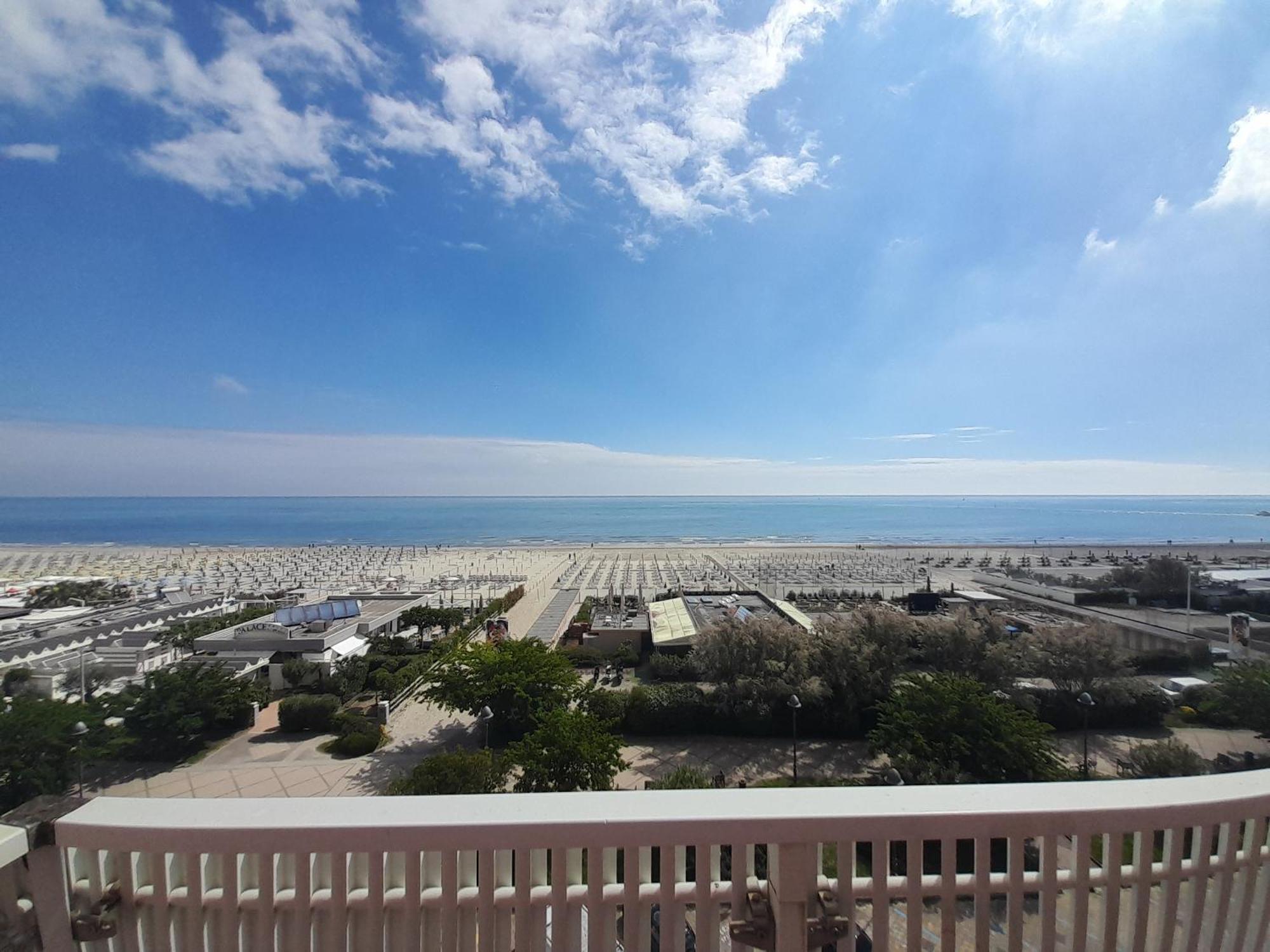 Hotel Delfino Milano Marittima Exteriör bild