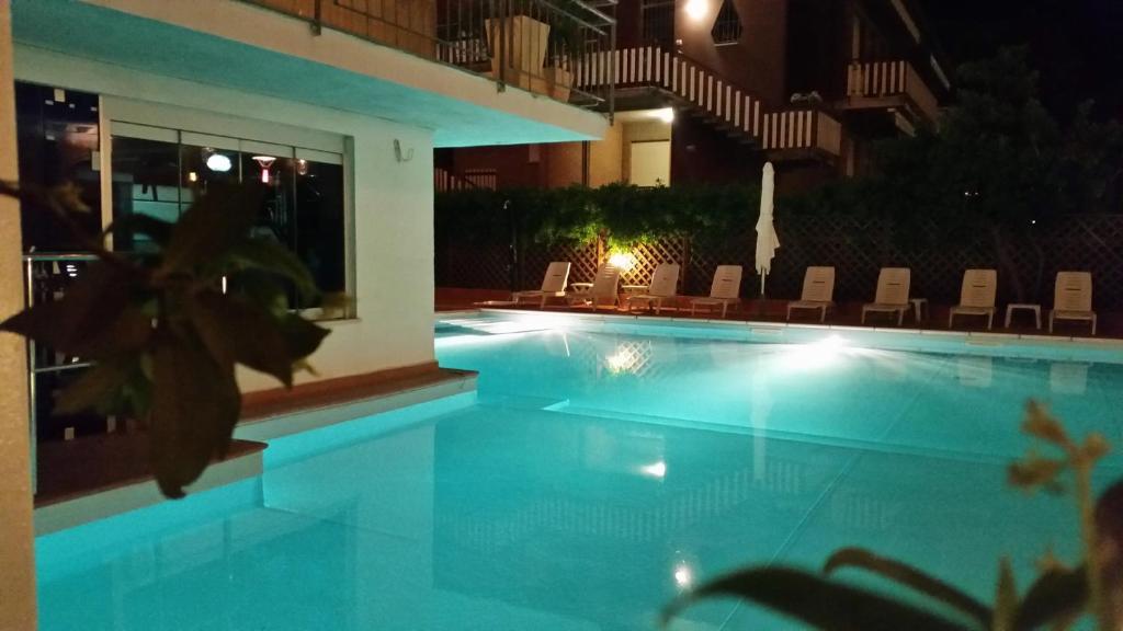 Hotel Delfino Milano Marittima Exteriör bild