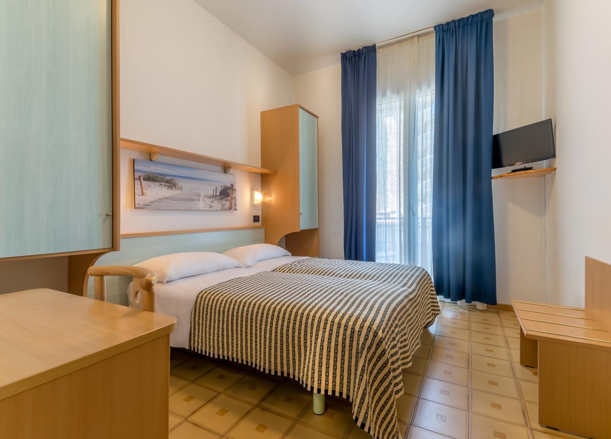Hotel Delfino Milano Marittima Exteriör bild